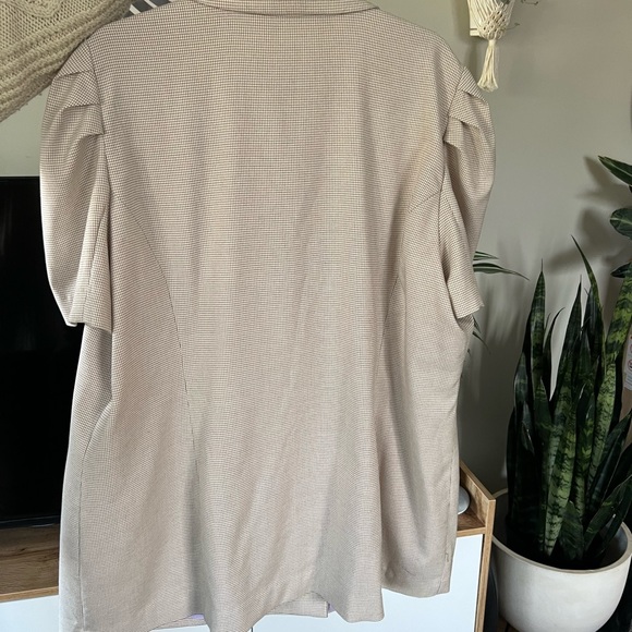 Adorable Vera Moda plaid blazer - Picture 4 of 4